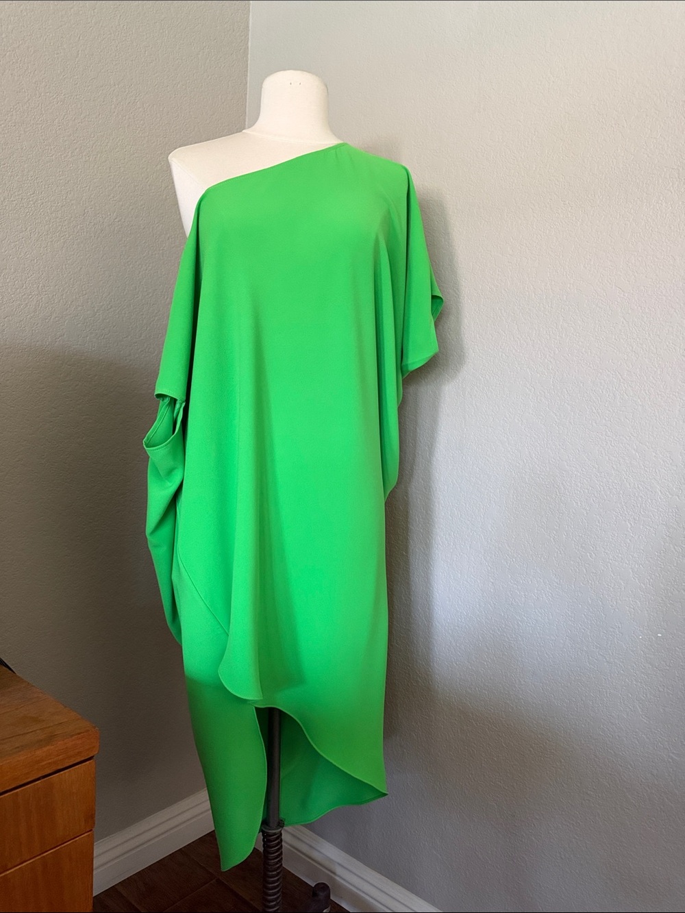 Trina Turk NWOT Radiant One-Shoulder Bright Green Asymmetric Draped Dress XS